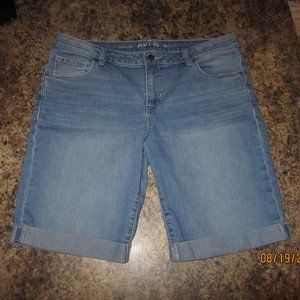 APT. 9 Women's Bermuda Jean Shorts Size. 12 EUC
